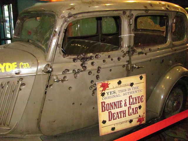 bonnie-clyde-car-bullet-holes.jpg